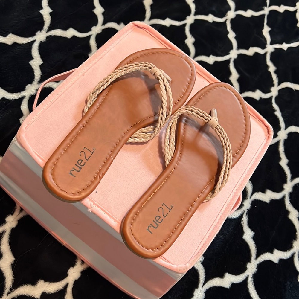 Rue21 flip flops BRAND NEW